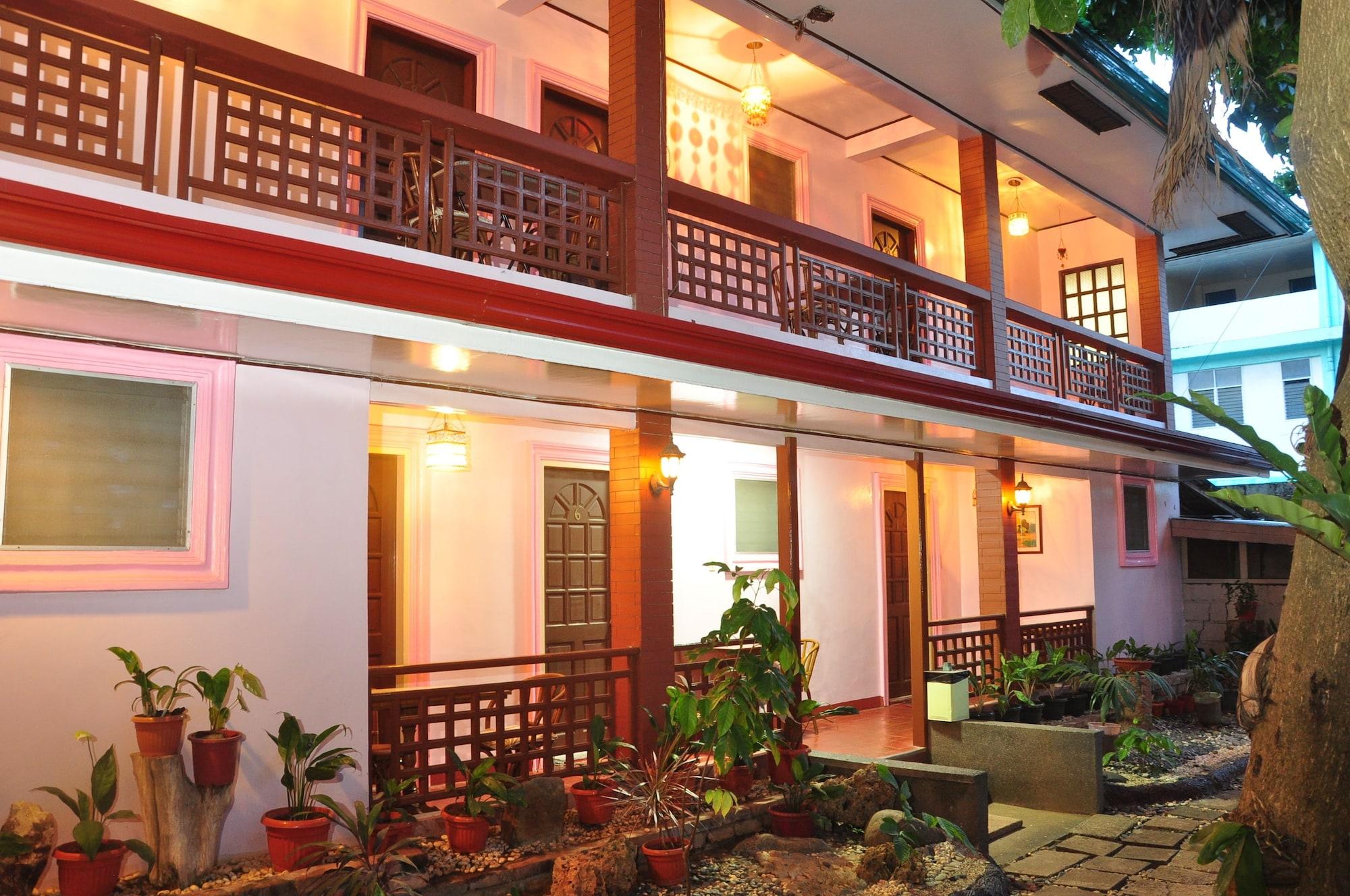 Lola Itang Pension House Tiniguiban Exterior photo