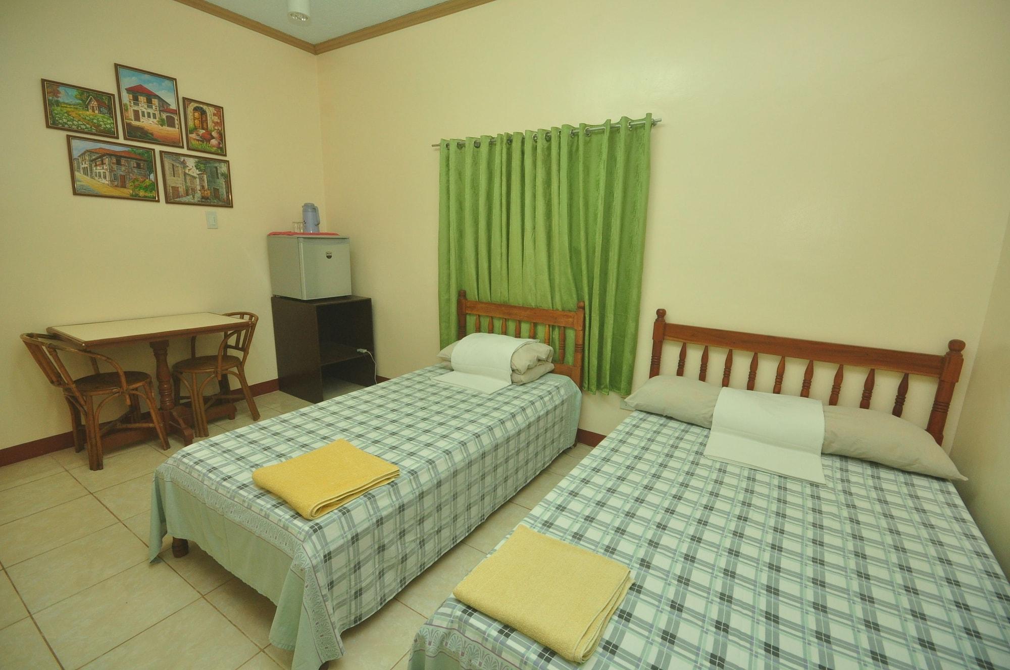 Lola Itang Pension House Tiniguiban Exterior photo