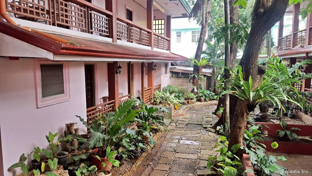 Lola Itang Pension House Tiniguiban Exterior photo