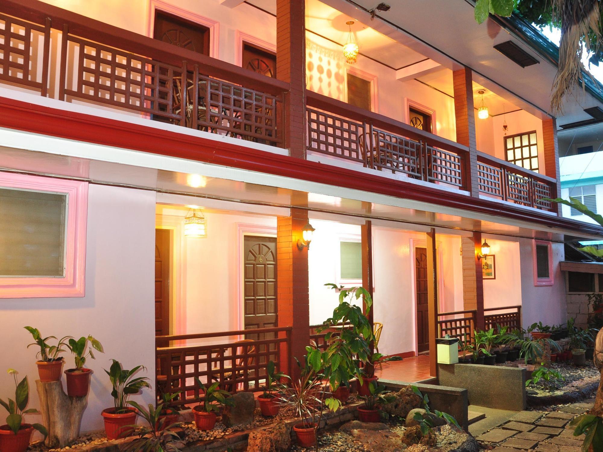 Lola Itang Pension House Tiniguiban Exterior photo