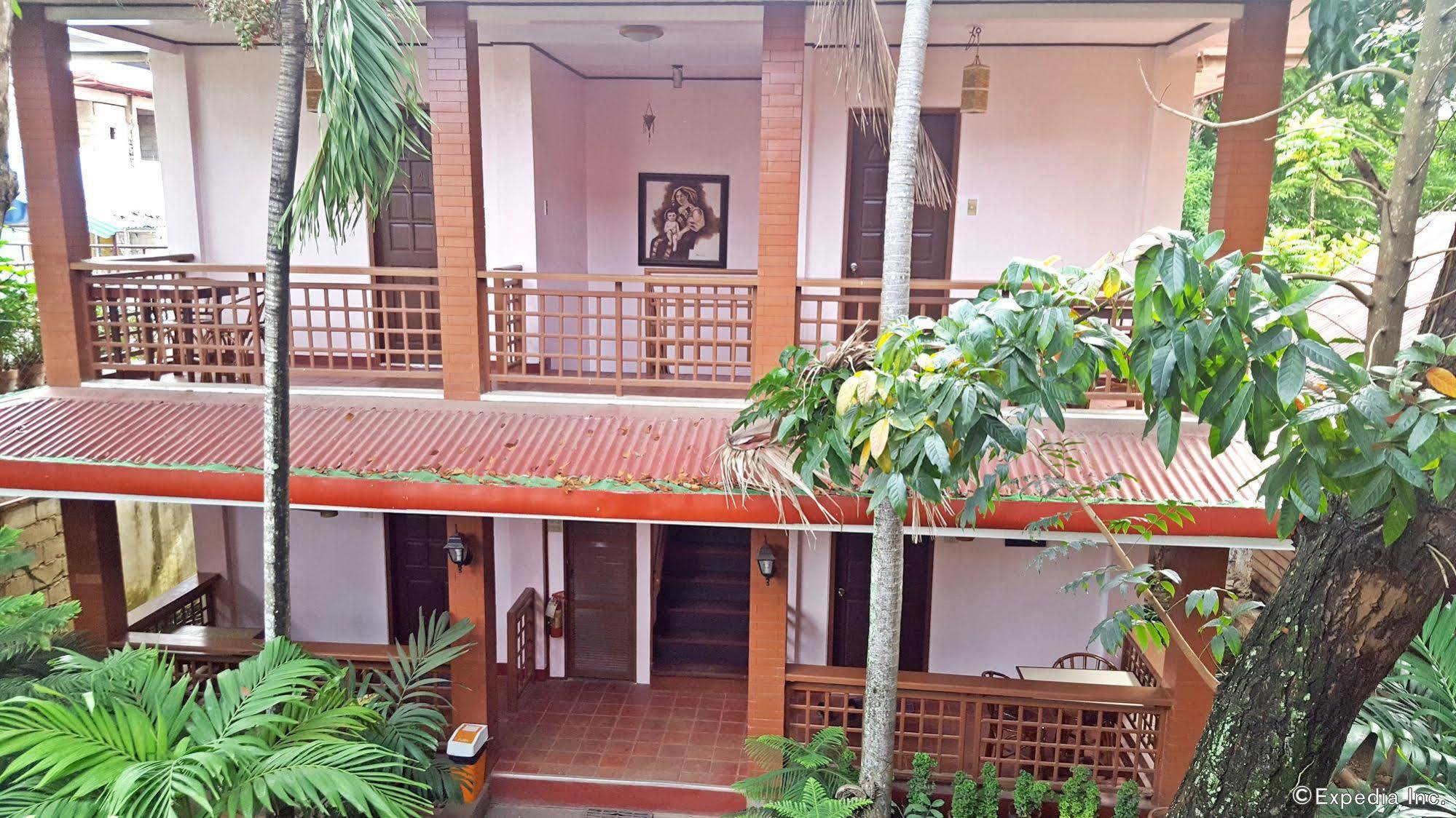 Lola Itang Pension House Tiniguiban Exterior photo