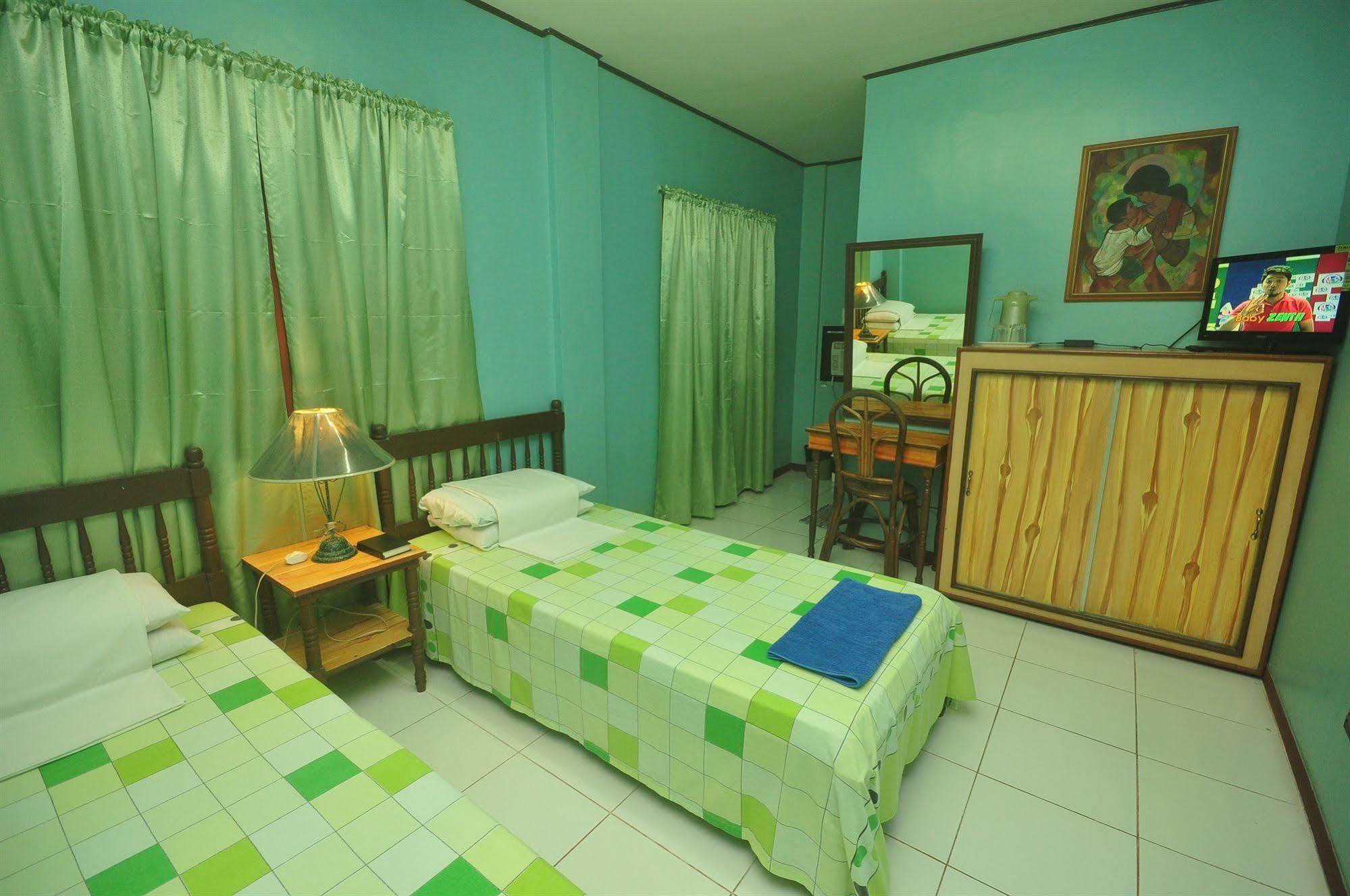 Lola Itang Pension House Tiniguiban Exterior photo