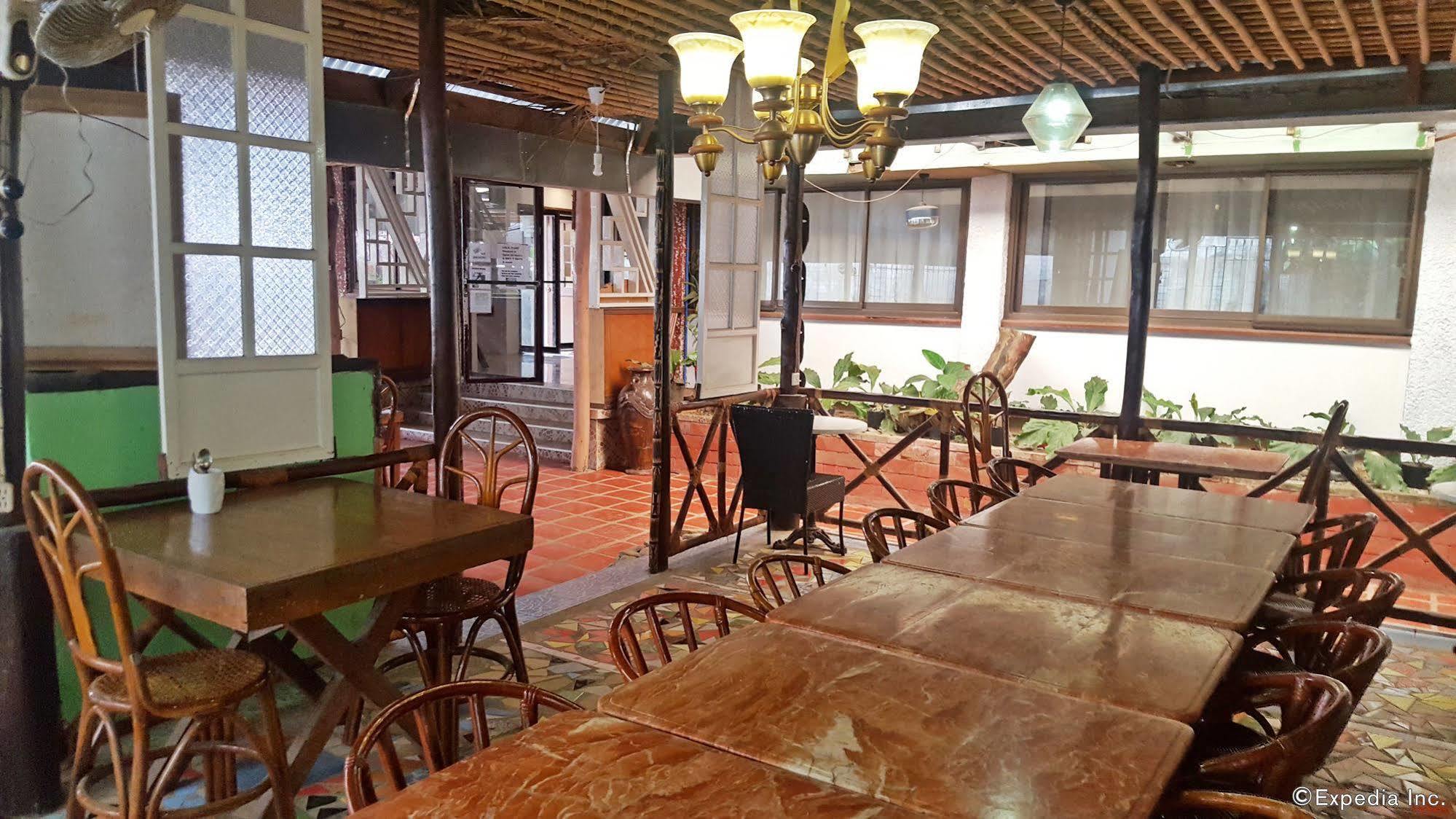 Lola Itang Pension House Tiniguiban Exterior photo