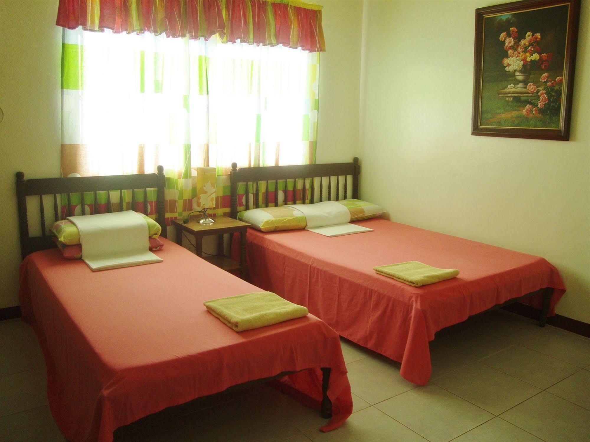 Lola Itang Pension House Tiniguiban Exterior photo