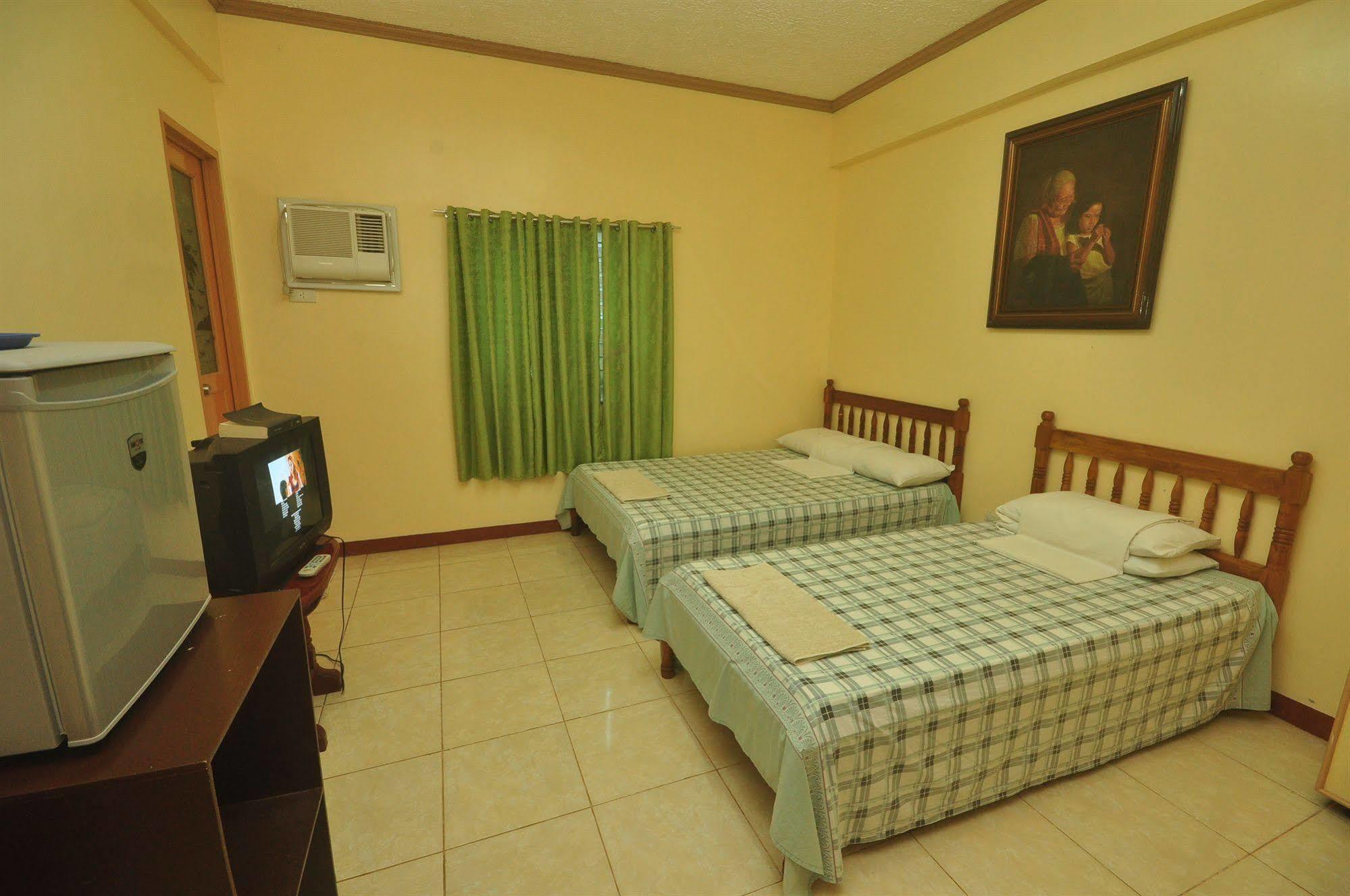 Lola Itang Pension House Tiniguiban Exterior photo