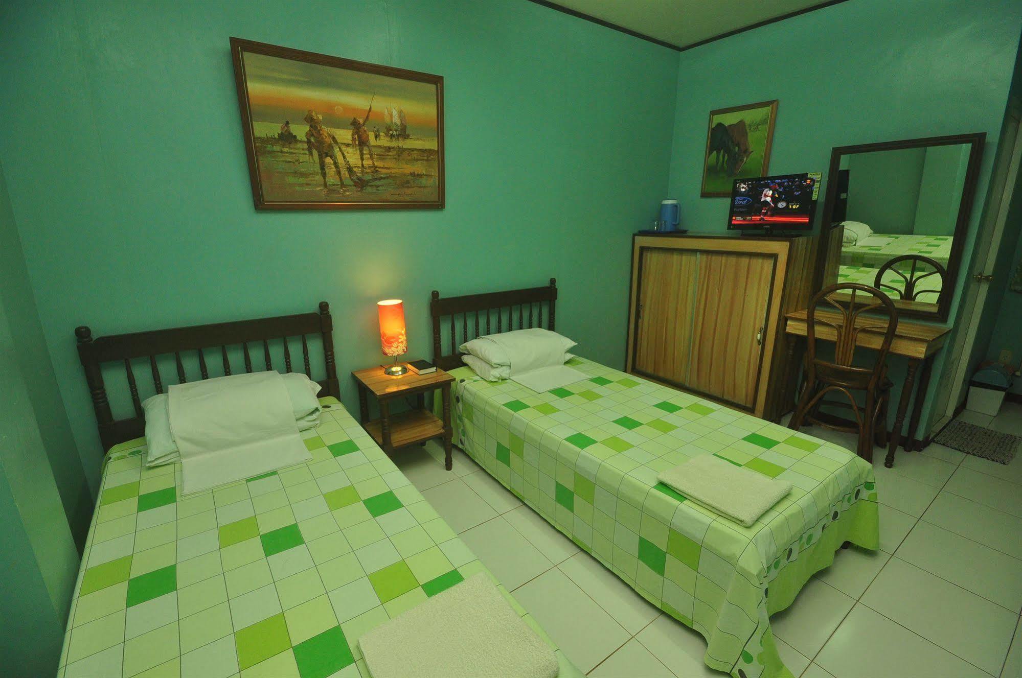 Lola Itang Pension House Tiniguiban Exterior photo