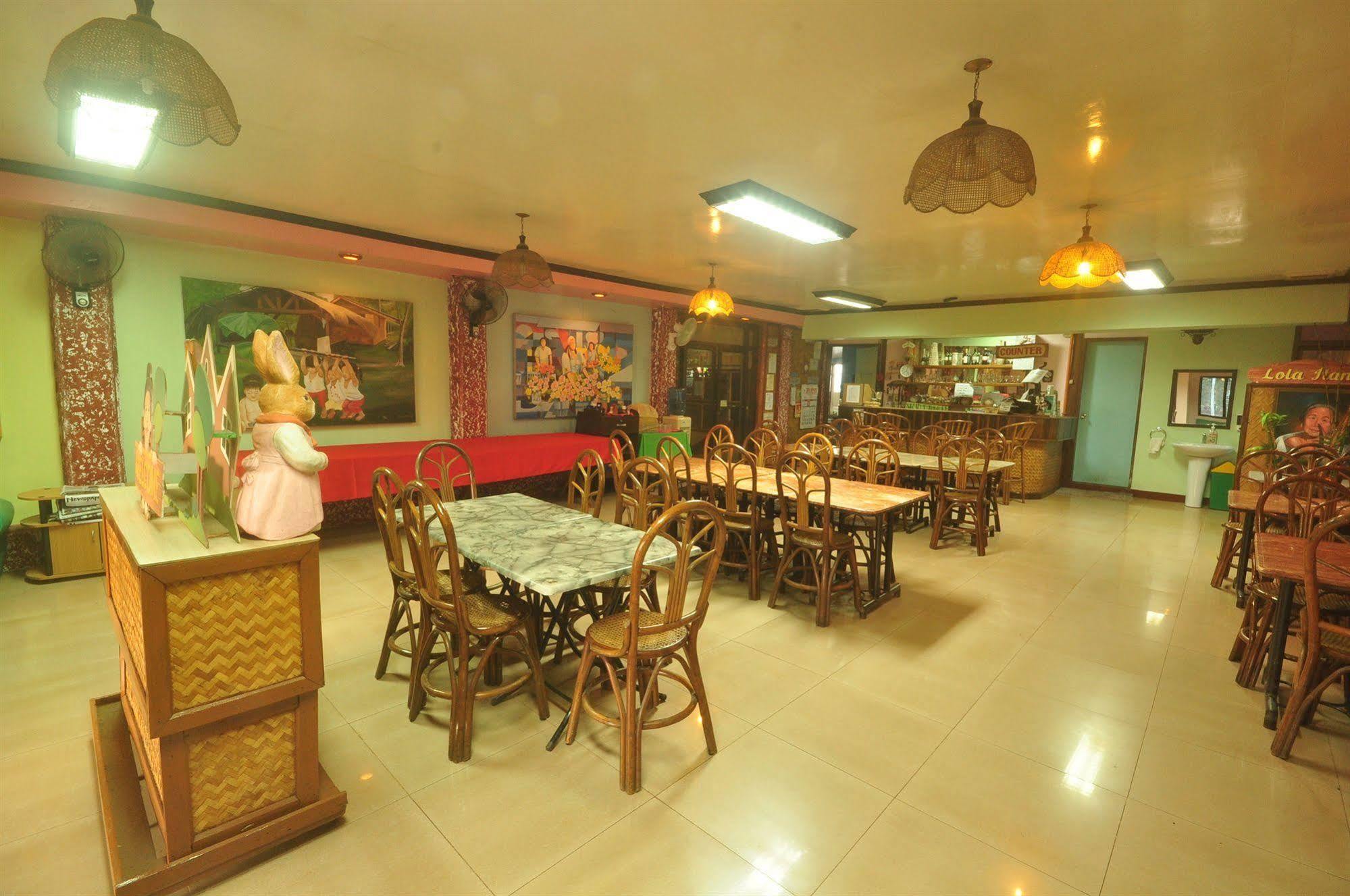 Lola Itang Pension House Tiniguiban Exterior photo