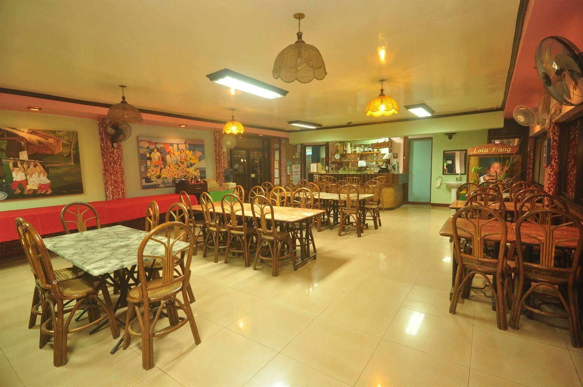 Lola Itang Pension House Tiniguiban Exterior photo