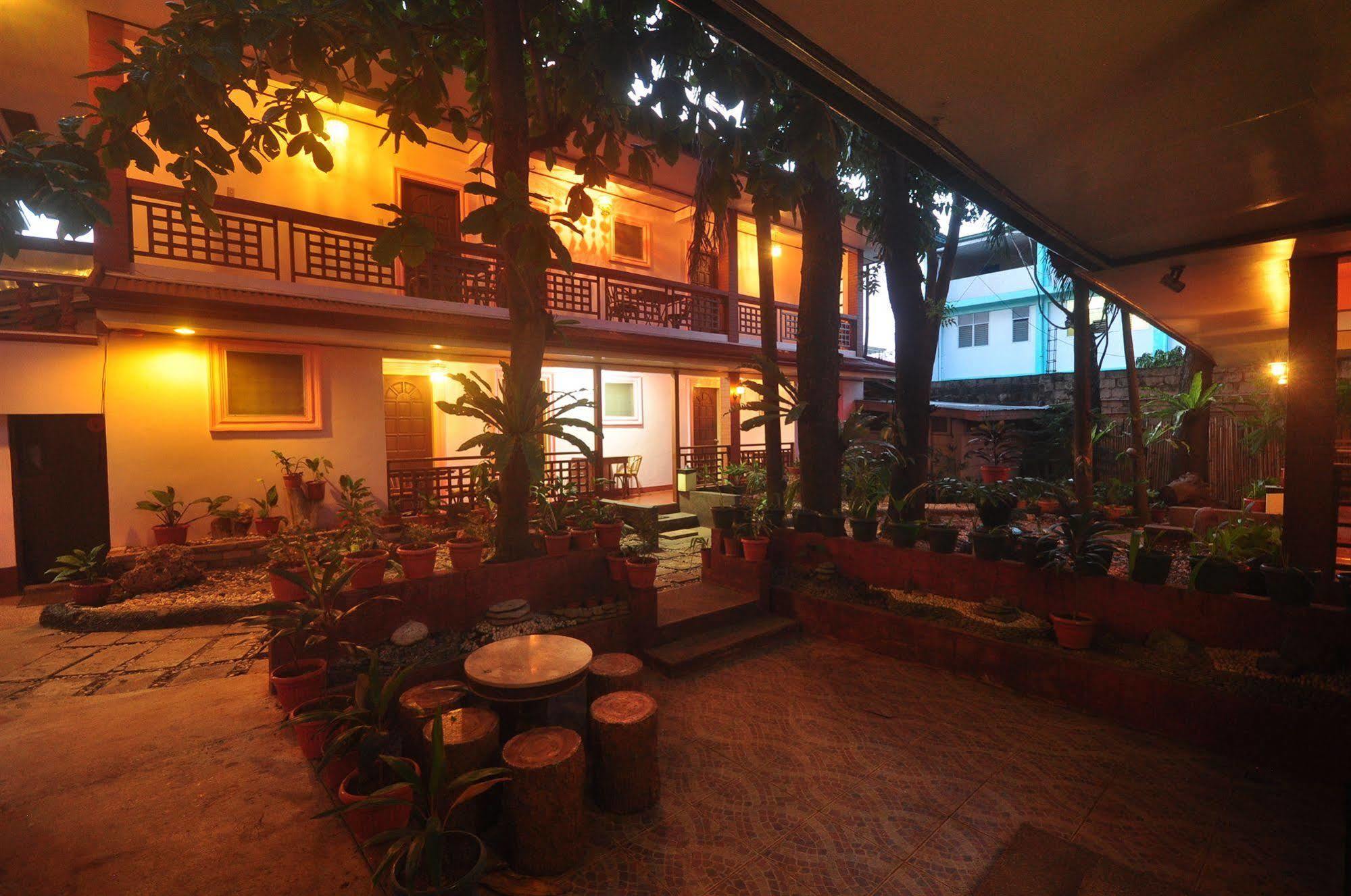 Lola Itang Pension House Tiniguiban Exterior photo