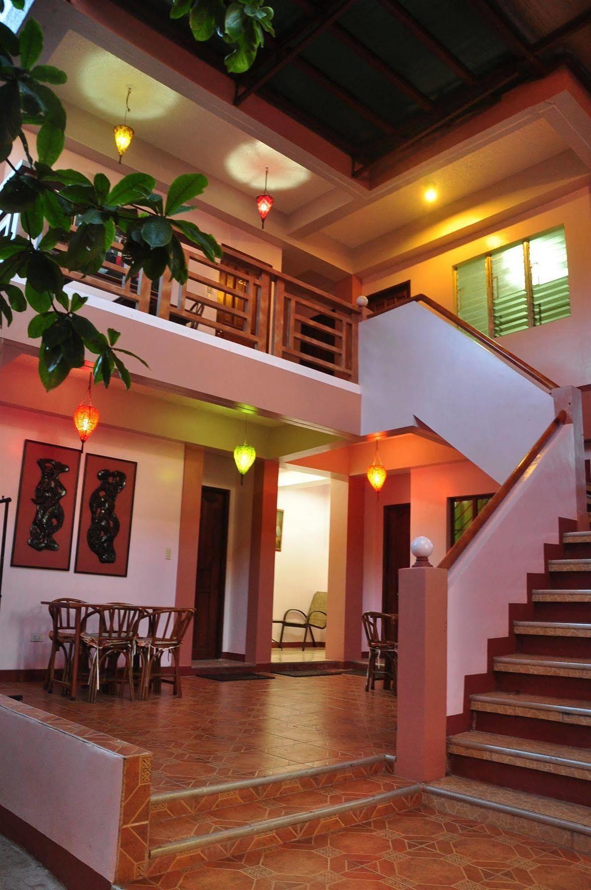 Lola Itang Pension House Tiniguiban Exterior photo