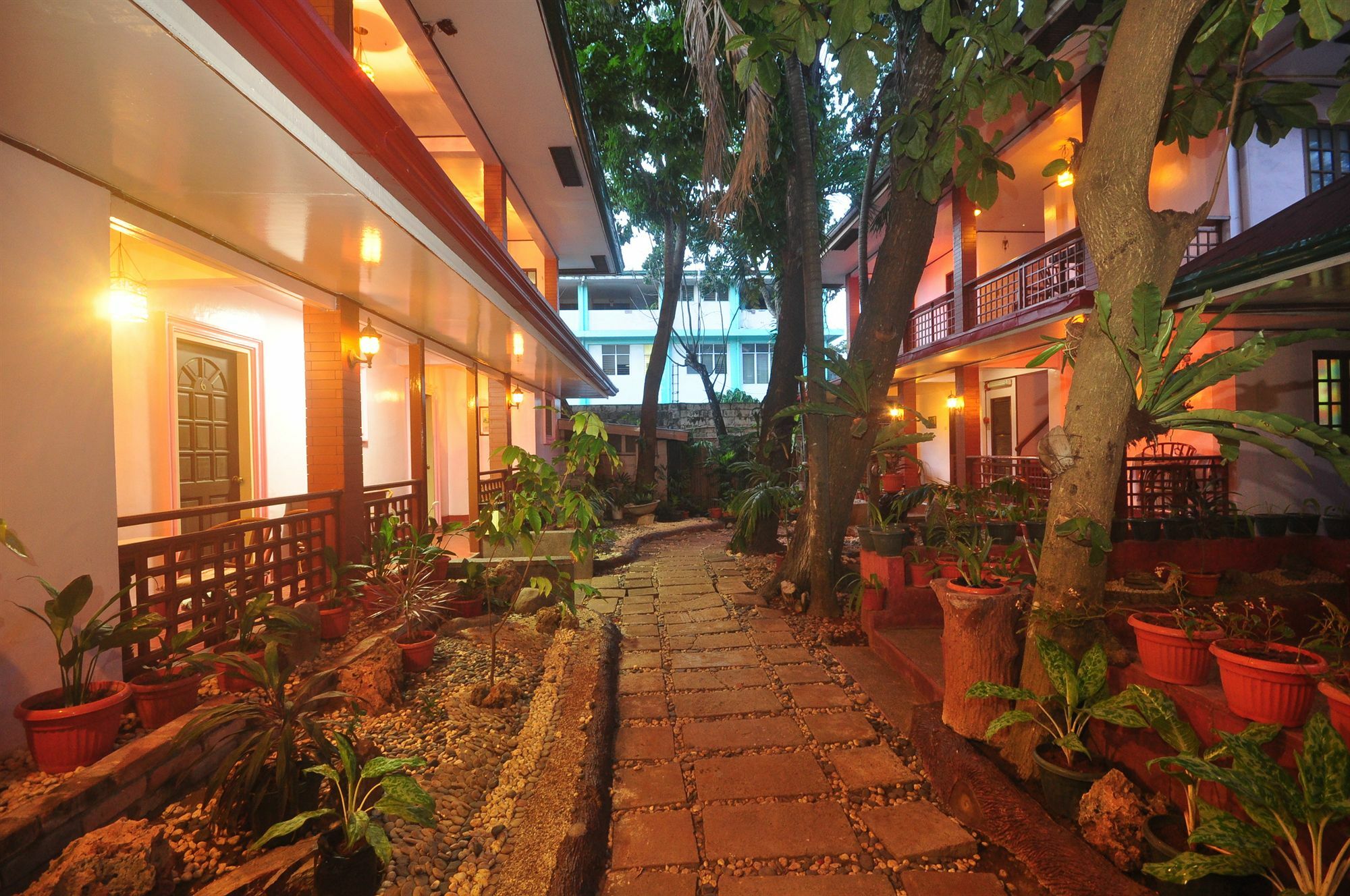 Lola Itang Pension House Tiniguiban Exterior photo