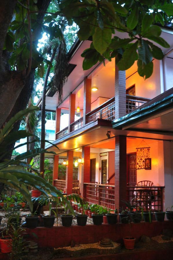 Lola Itang Pension House Tiniguiban Exterior photo