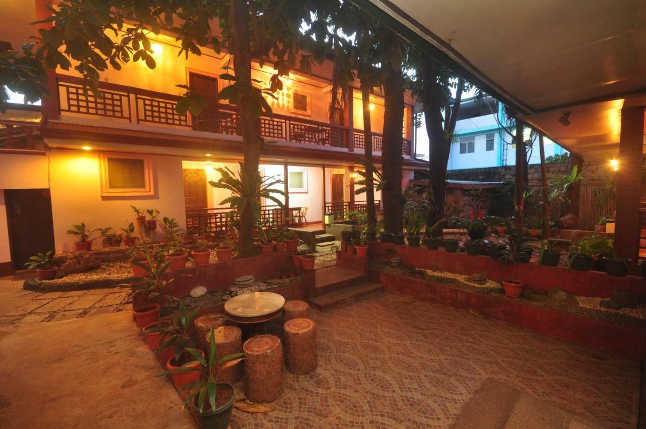 Lola Itang Pension House Tiniguiban Exterior photo