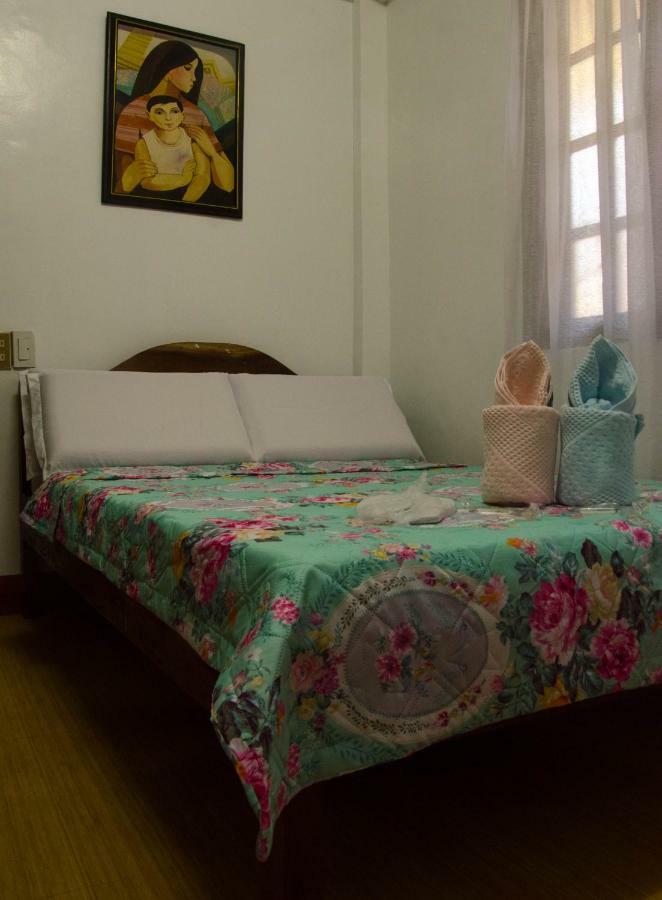 Lola Itang Pension House Tiniguiban Exterior photo